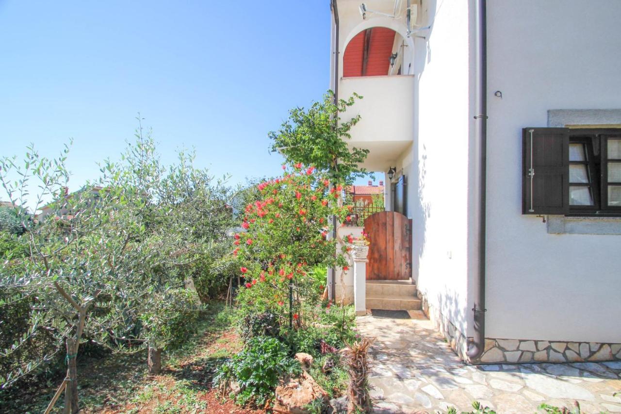 Santo Apartment Новиград Екстериор снимка