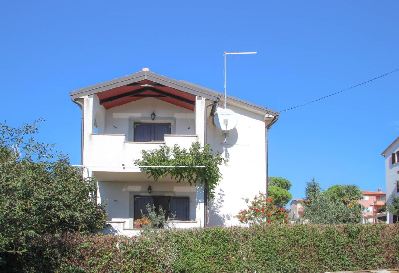 Santo Apartment Новиград Екстериор снимка