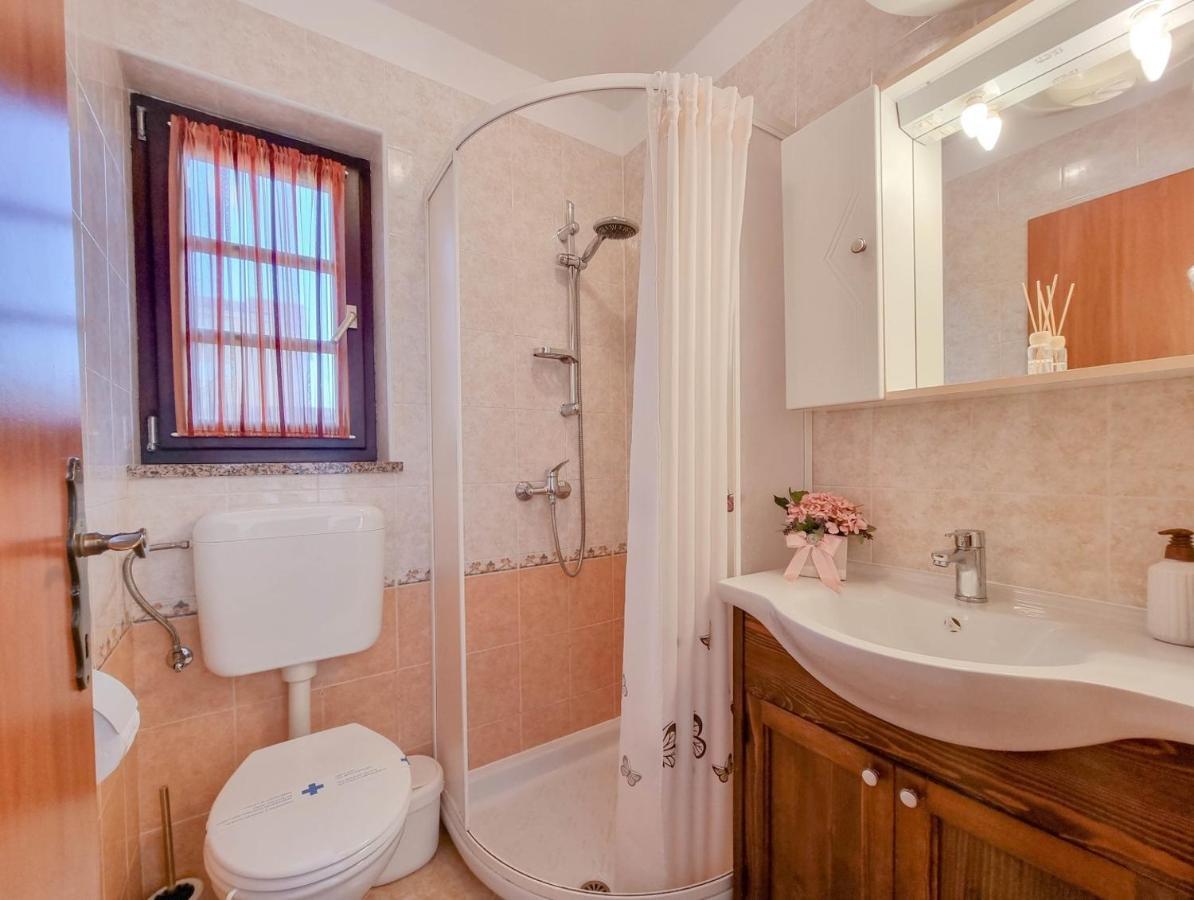 Santo Apartment Новиград Екстериор снимка