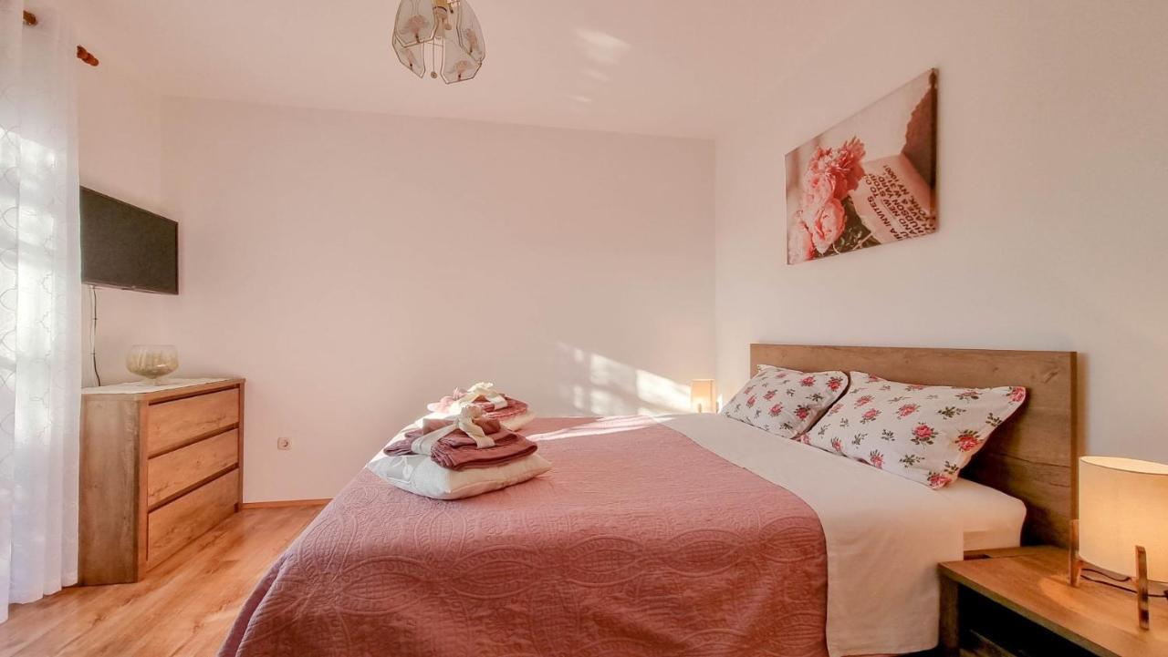 Santo Apartment Новиград Екстериор снимка