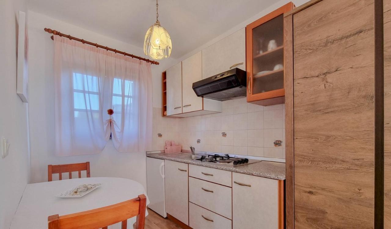Santo Apartment Новиград Екстериор снимка