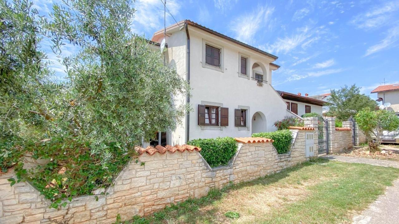 Santo Apartment Новиград Екстериор снимка