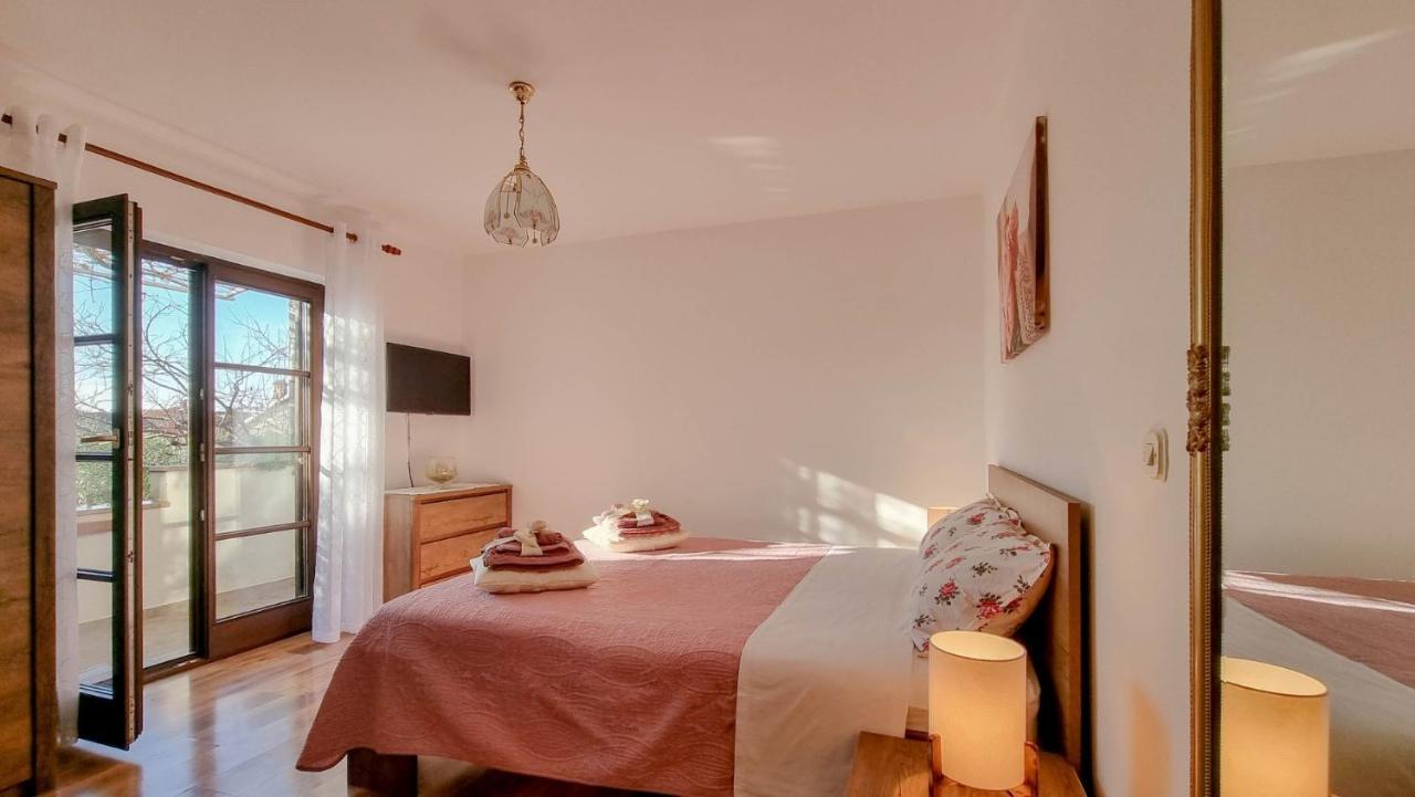 Santo Apartment Новиград Екстериор снимка